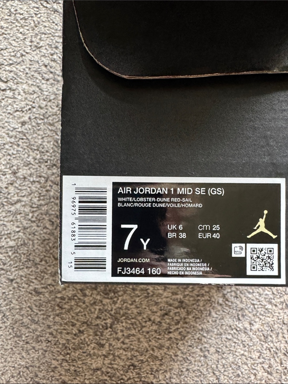Air Jordan 1 Mid SE. Size 7 Y / 8.5 Women. New and Never Worn. - Picture 6 of 6